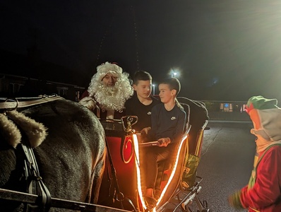 Santa Visits Killen 2022 - Claremount Drive   (14)